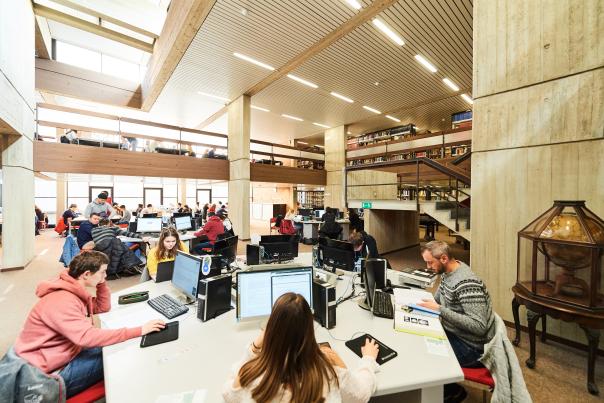 bibliothèque étudiants
