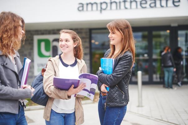 Etudiantes à l'UNamur