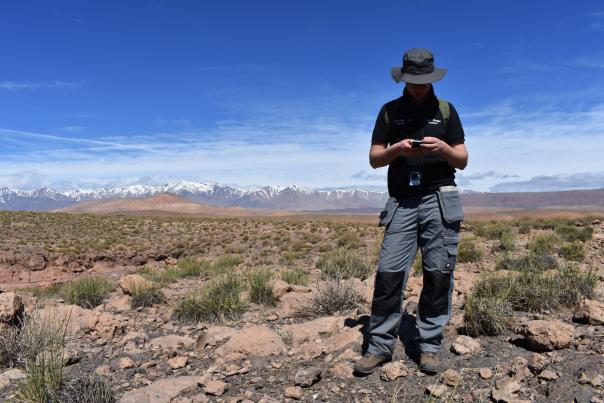 Un membre du Département en prospection géologique quelque part en Afrique du Nord