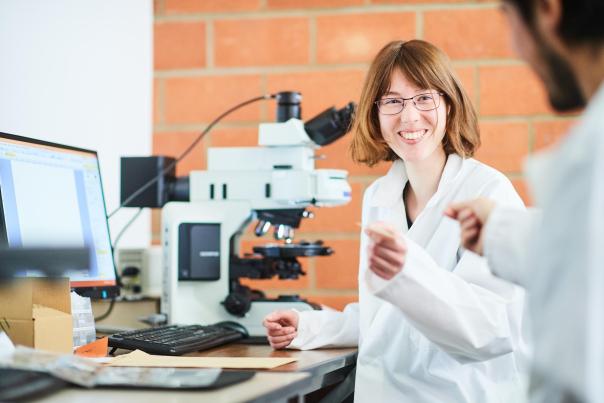 Recherche UNamur Microscope parchemins