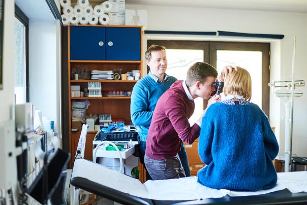 Etudiant médecine générale service société