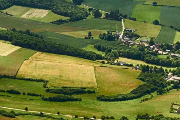 Vue aérienne d'une zone rurale