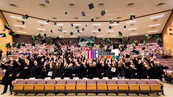 Image d'une diplomation avec le logo THE