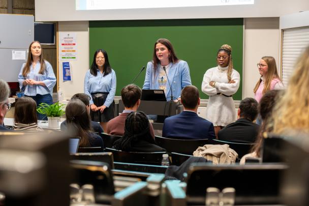 Etudiants lors de la clôture des JEDDT