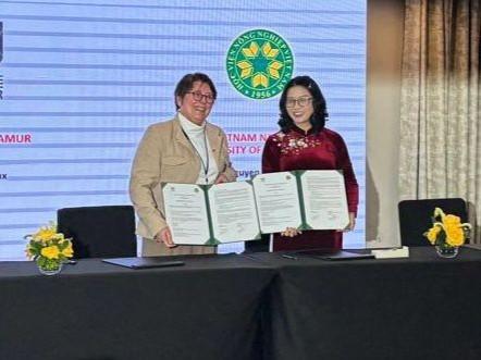 Visite état Viet Nam - Signature d'accords avec Annick Castiaux