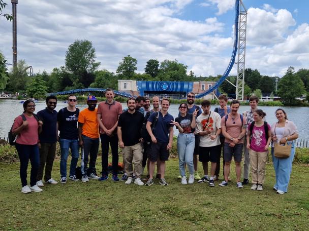 L'équipe RCO de l'UNamur lors d'un team building à Walibi (2025) 