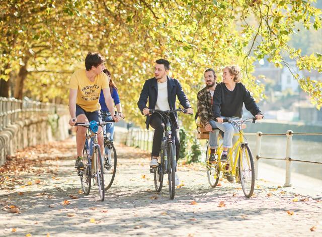 Etudiants à vélo