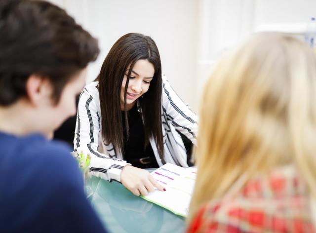 Etudiants qui obtiennent des informations