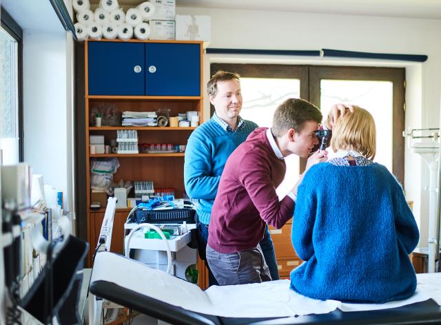 Etudiant médecine générale service société