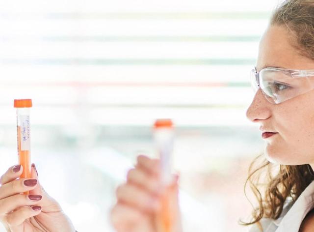 Des chercheuses dans un laboratoire