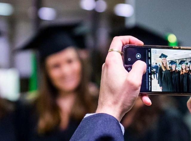 Image de jeunes diplômés