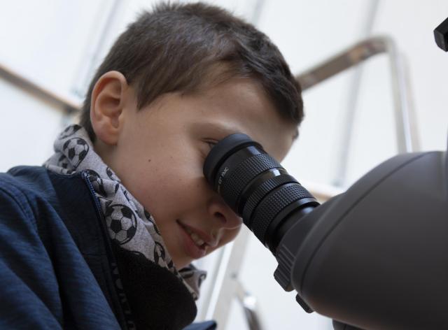 Enfant à l'observatoire Antoine Thomas