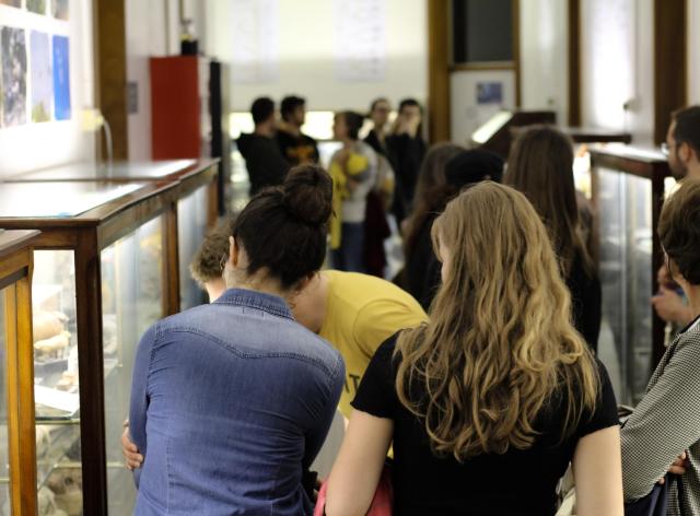 Visite de biologie pendant la Nuit Blanche 2024