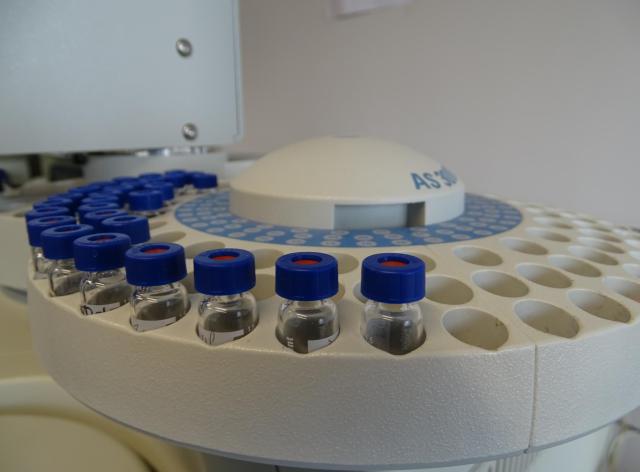 Equipement pour analyser des produits chimiques