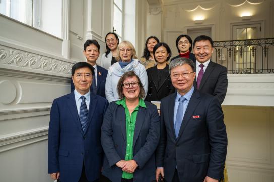 Photo of the members of the CAHE delegation with A. Castiaux, C. Michiels and B-L Su.