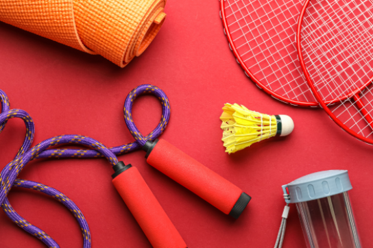 photos de raquettes, corde à sauter, tapis de yoag et volant de badmington