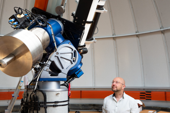 Téléscope Observatoire astronomique de l'Unamur et le Professeur André Füzfa